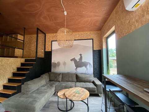 Popular Airbnb listing: Veluwe Desert; hip en comfortabel tiny house in Nunspeet Zuid