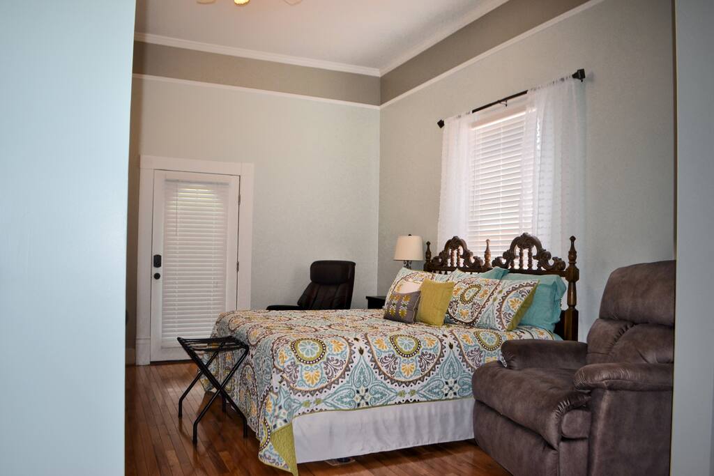 King Bed & Recliners