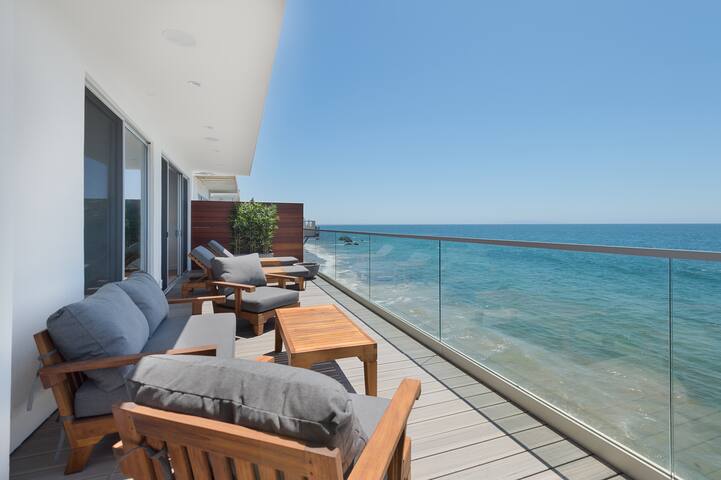 Oceanfront Beach House in Malibu gallery image 5