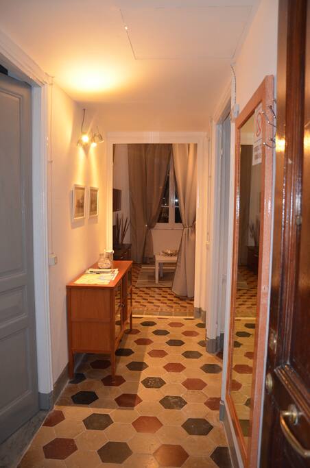 Hallway/ Corridoio