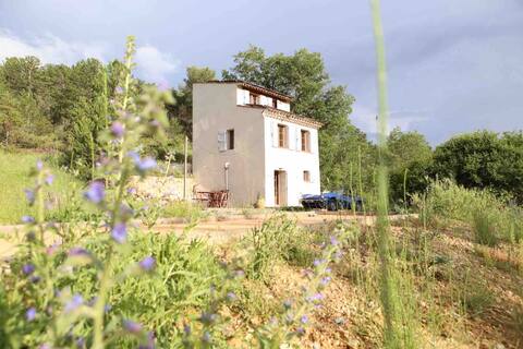 Bastidon Casamava / Autonomous safe haven