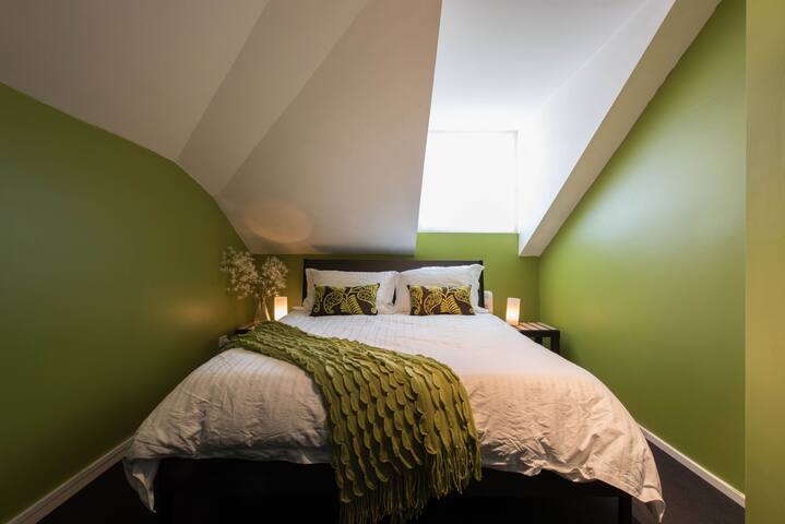 Spacious and Private Darlinghurst Retreat gallery image 3