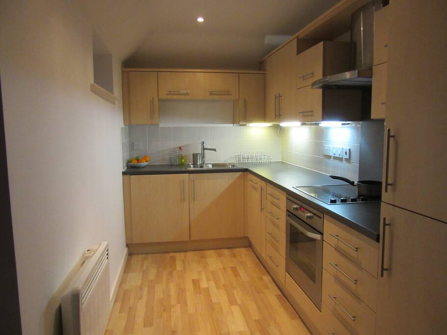 FULLY FITTED KITCHEN