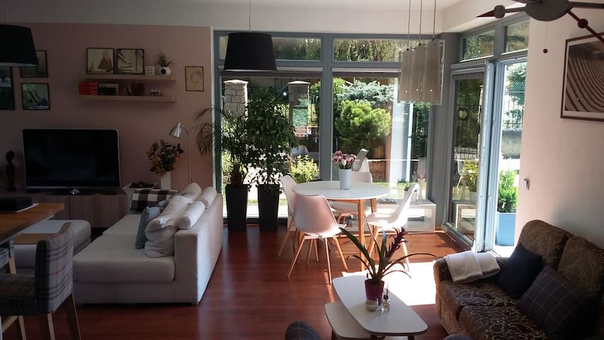 Modern charm 190m2 vila, near to Airport and City