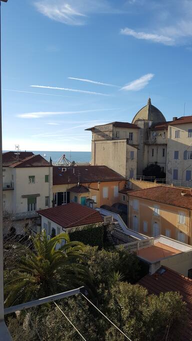 Vista da camera da letto e salotto