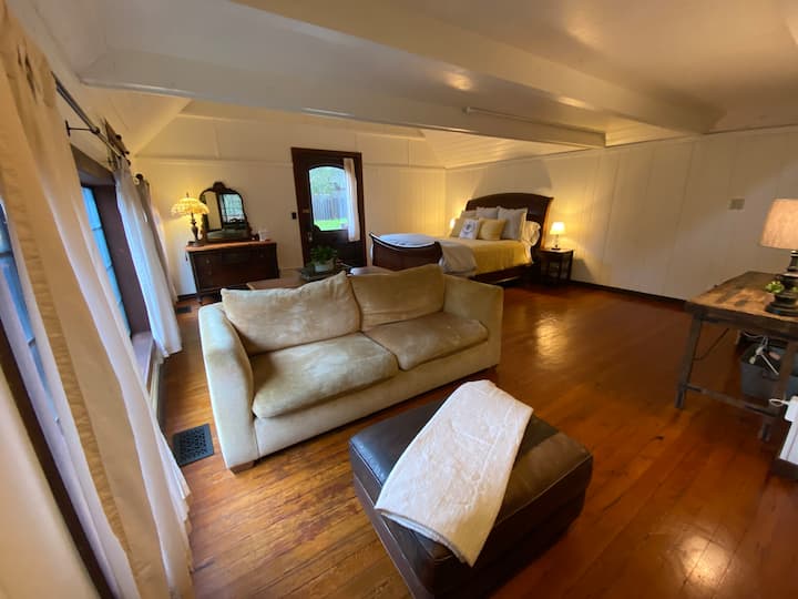 Cambria's Carriage House - Hearst San Simeon State Park, Cambria