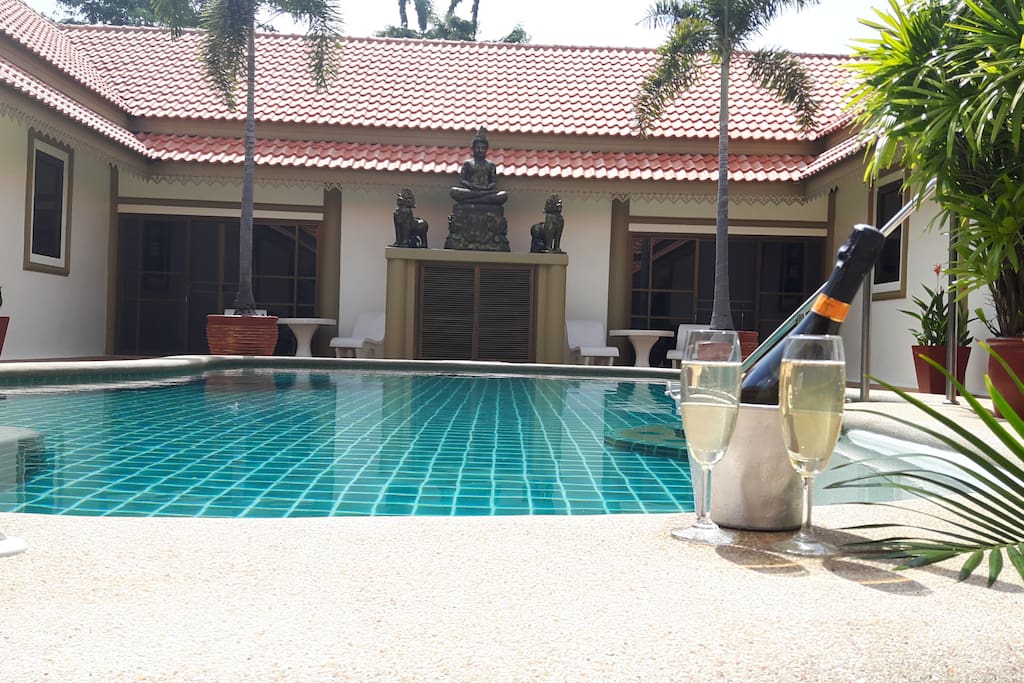 beautiful private courtyard with wonderful pool/jaccuzzi