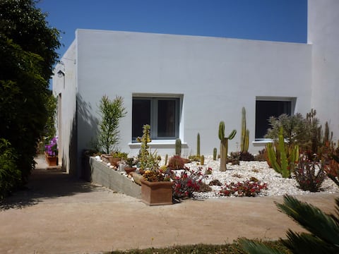 Adorable Farm House in Olive Valley