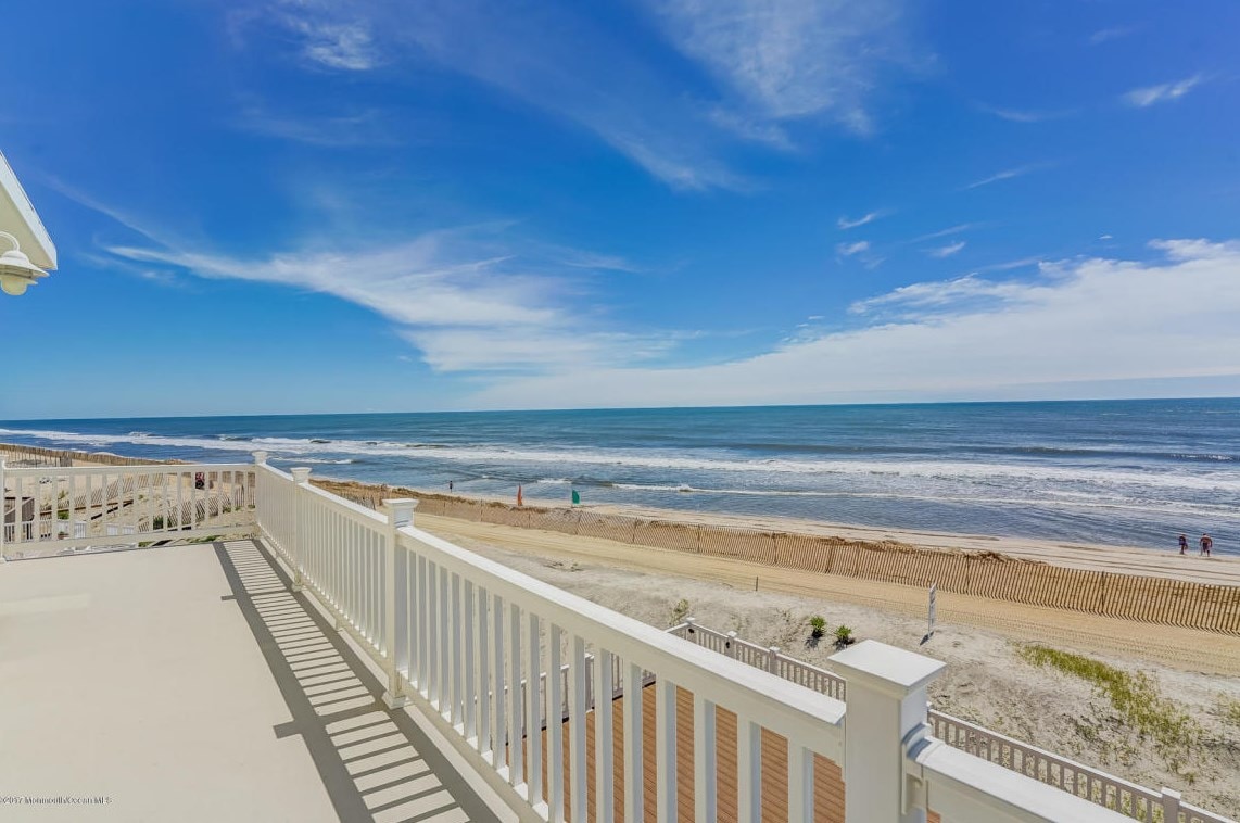 Upper Deck at Mantoloking Oceanfront Beach House in Mantoloking