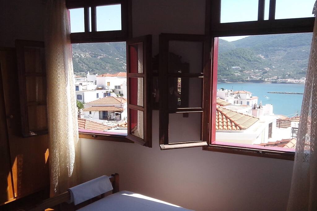 front bedroom 2 single beds
