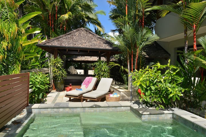 Solander Sunrise A - 3 Bedroom Villa By The Beach - Port Douglas