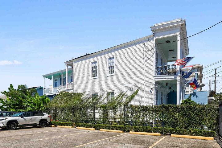 Historic 5 BR Home In Lower Garden, Close to DT gallery image 5