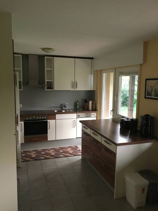 Grosse Einbauküche mit allem zum Kochen