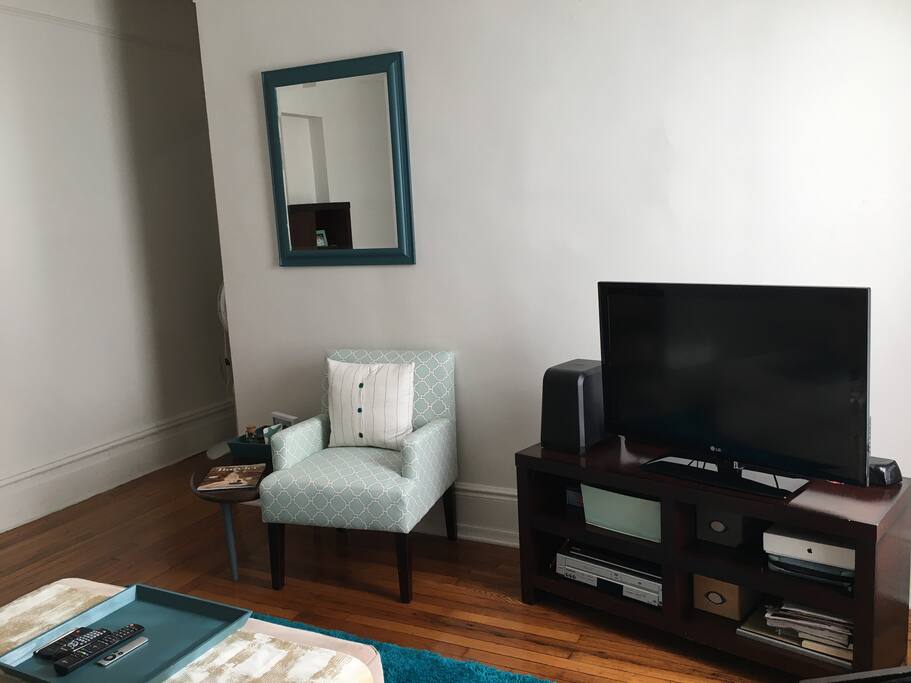 Living room - TV, DVD player, Apple TV