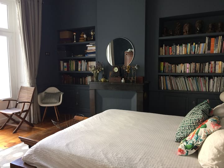 Bedroom 1- master bedroom with double door that opens to the 45 m2 balcony