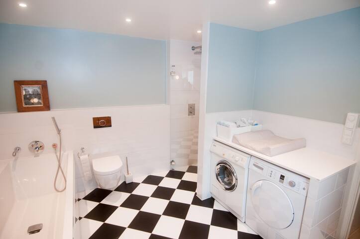 Family friendly house with big garden gallery image 2