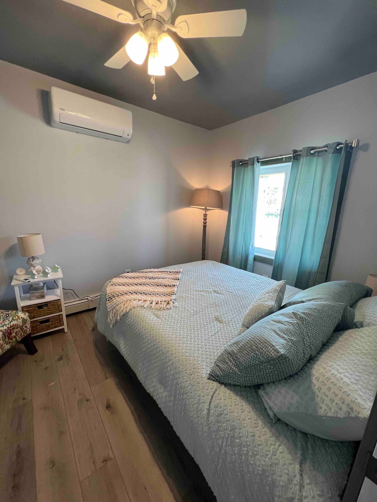 Bračni krevet (širine 150-179 cm) u 
pri