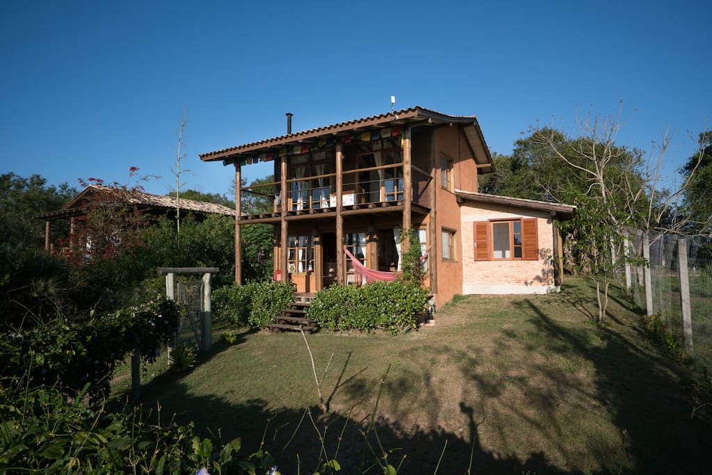 Fachada da Casa e Jardim