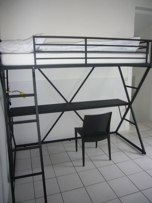 Lit mezzanine