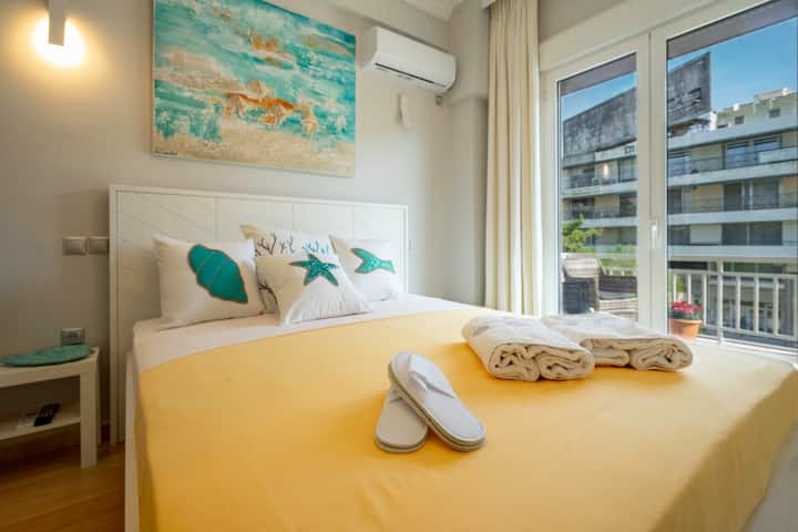 Ενα τέλειο δωμάτιο με φαρδύ μπαλκόνι 