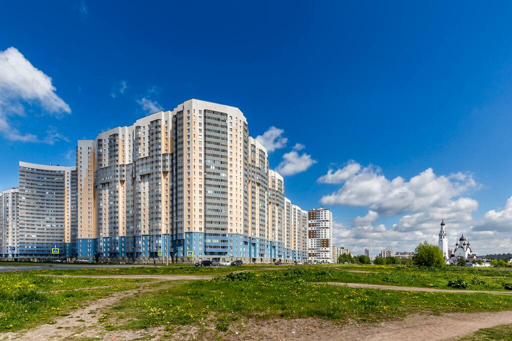 ВИД ДОМА С УЛИЦЫ-VIEW OF THE HOUSE FROM THE STREET