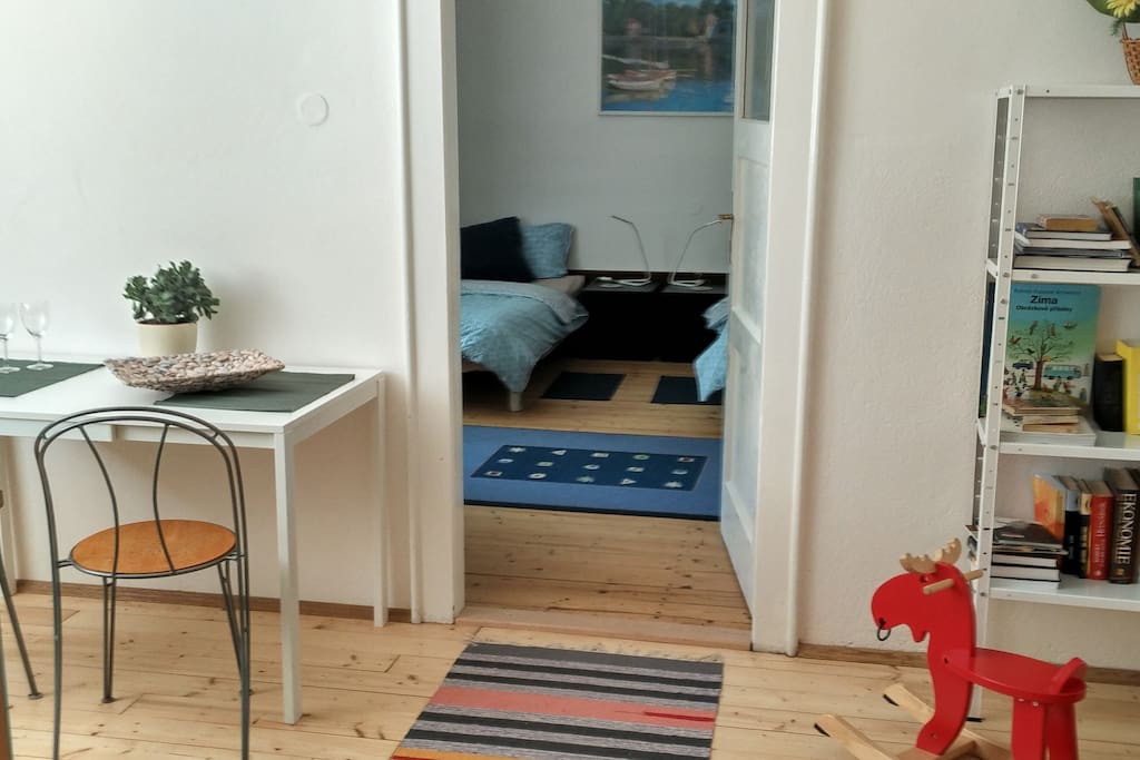 NEW Garden Apartment NEAR PRAGUE CASTLE and CENTRUM with FREE PARKING - Double or 2 single beds