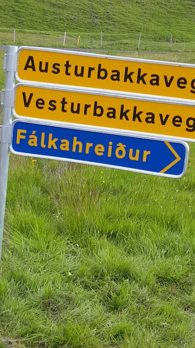 The sign to Fálkahreiður
