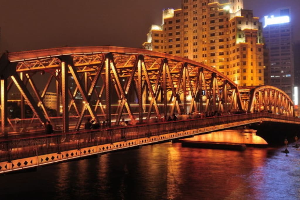Night View of Shanghai Buidling & Waibaidu Bridge
上海大厦与外白渡桥
情深深雨蒙蒙拍摄地