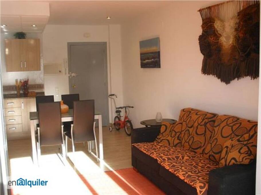 Salon con cocina abierta y Sofa Cama italiano