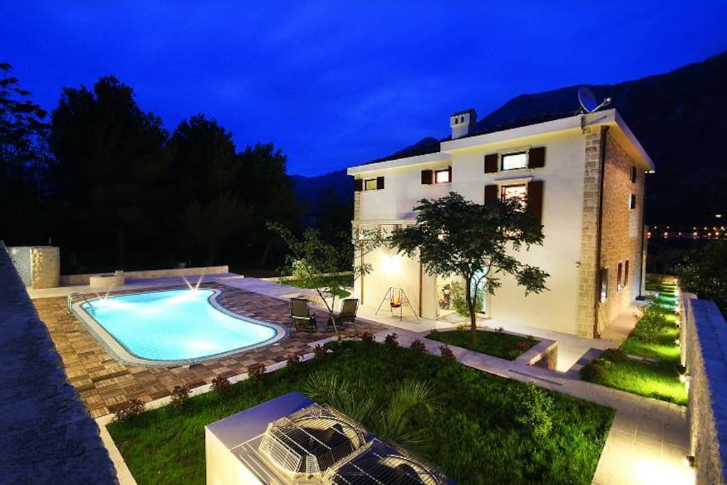 Pool behind the villa
