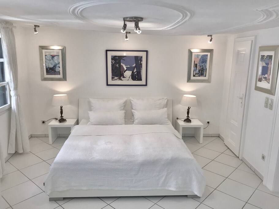 Schlafzimmer 1