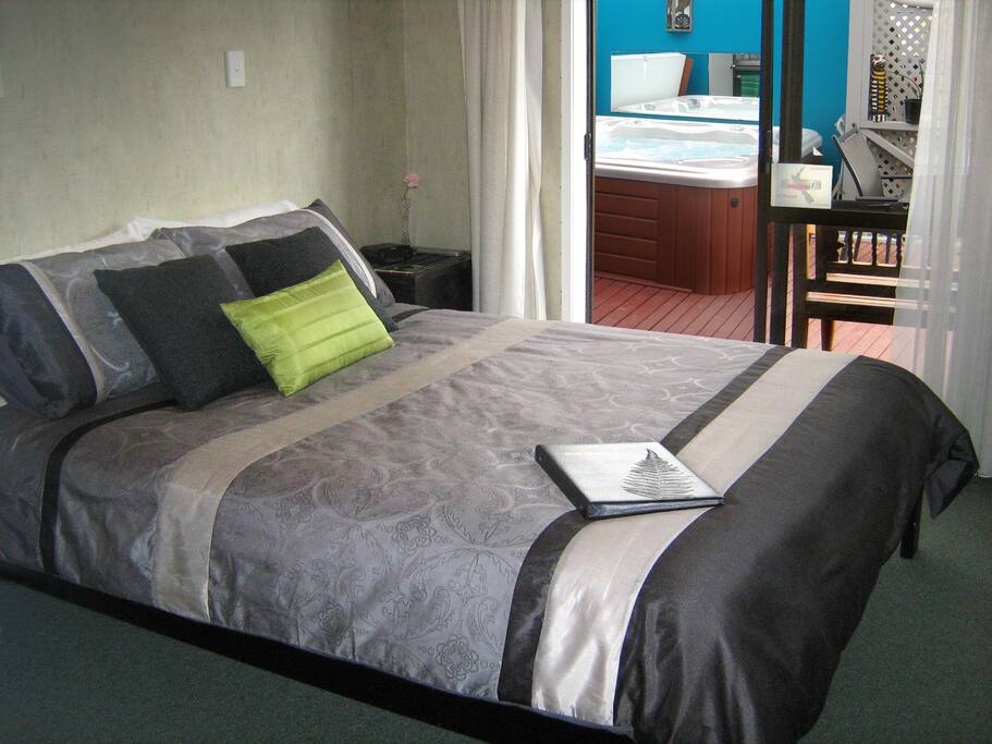 Comfy bed with quality linen and electric blanket, in-room LED TV and minibar. Free Wi-Fi. Direct access to spa pool and outside area pool.