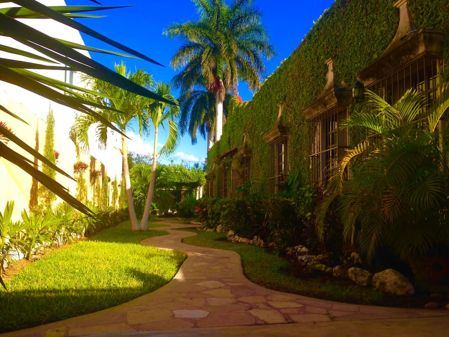 Waking path to the gardens, which guides you, to TEQUILITA apartment.