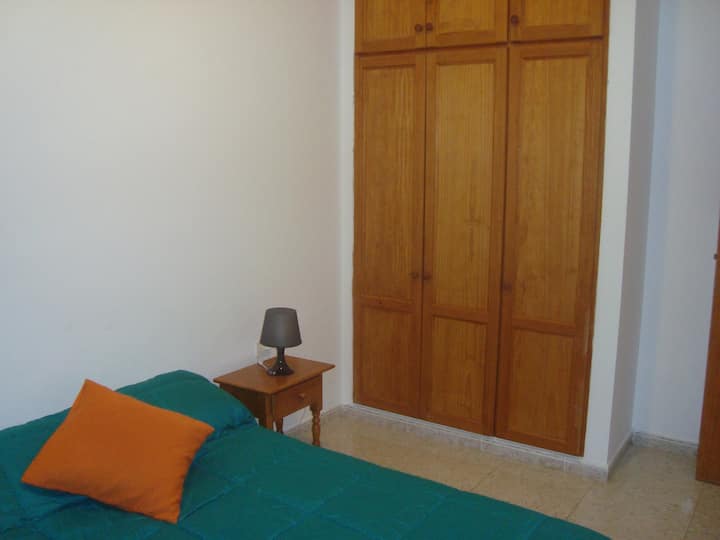 ארון בגדים בחדר שינה ראשי