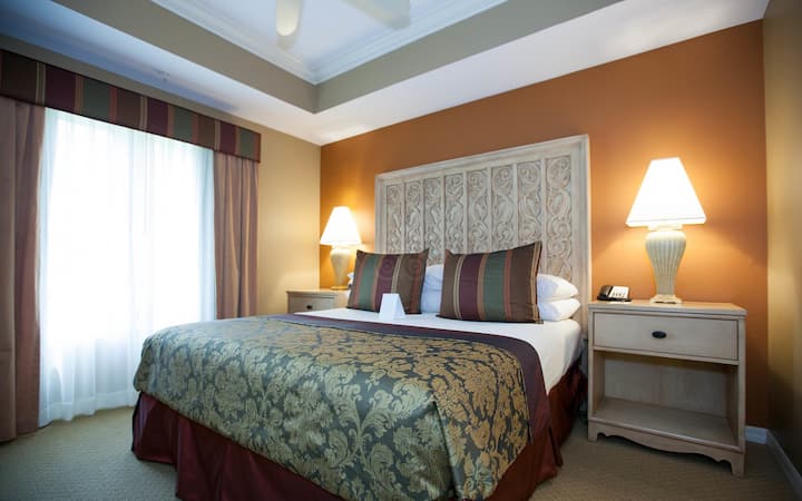 Master Bedroom (King Bed)