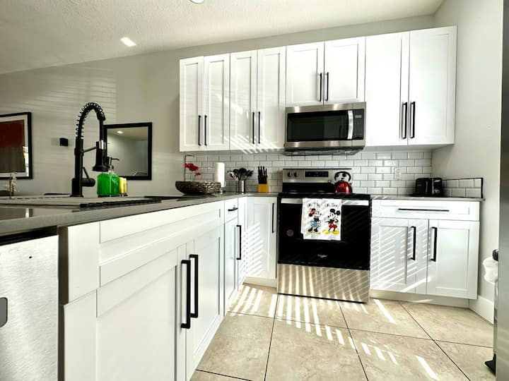 Renovated Cheerful Townhome 9 Mins To Disney World - Florida