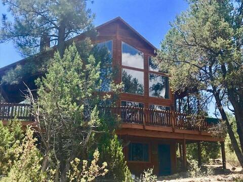 Gratitude LAWdge - 7 Br cabin on 5 acres