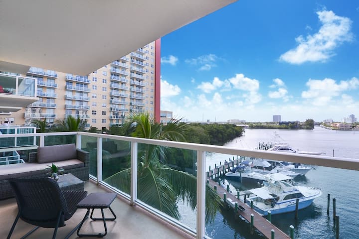 3BR Luxury Condo Sunny Isles