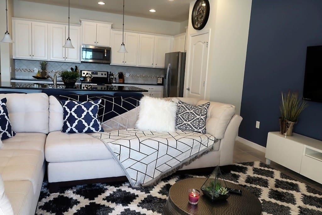 Living Room.jpg