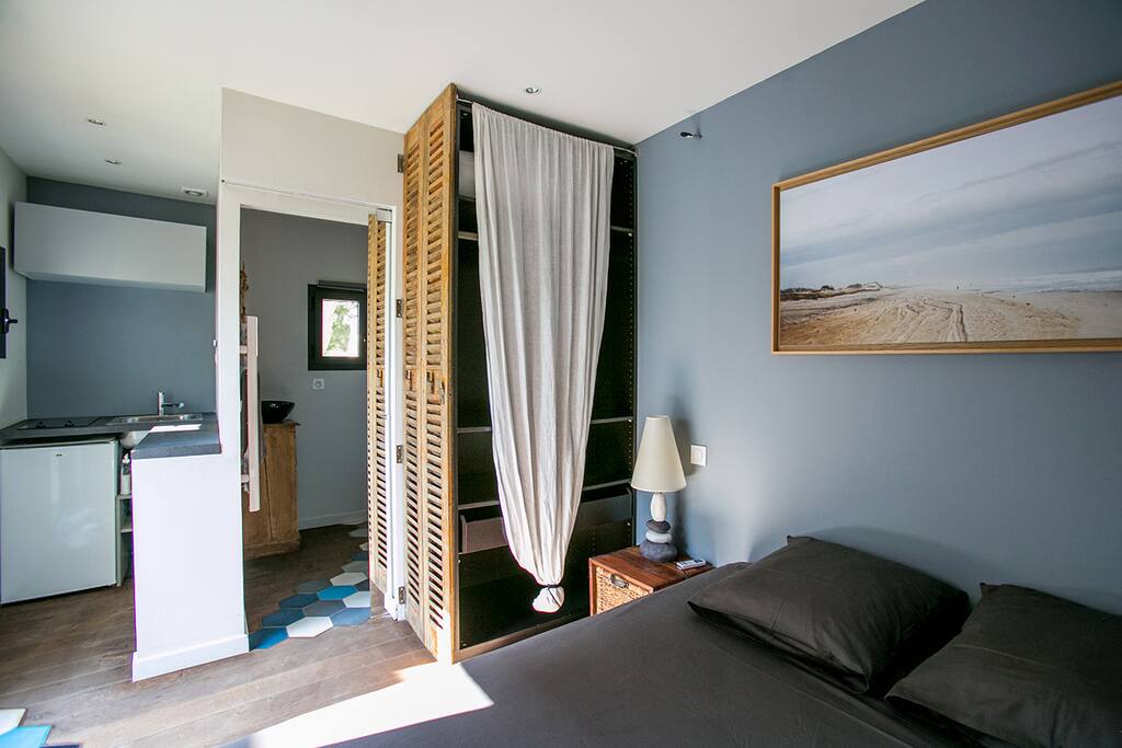 chambre avec climatisation et tv
