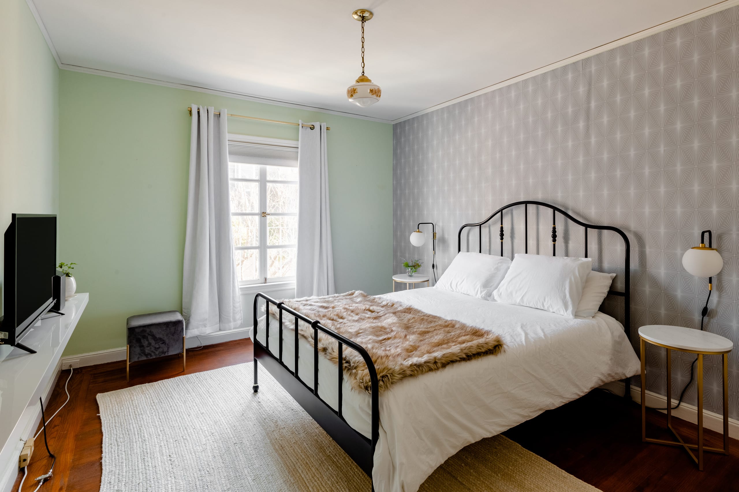 Home in San Francisco · ★4.96 · 2 bedrooms · 2 beds · 1 bath - Image 17