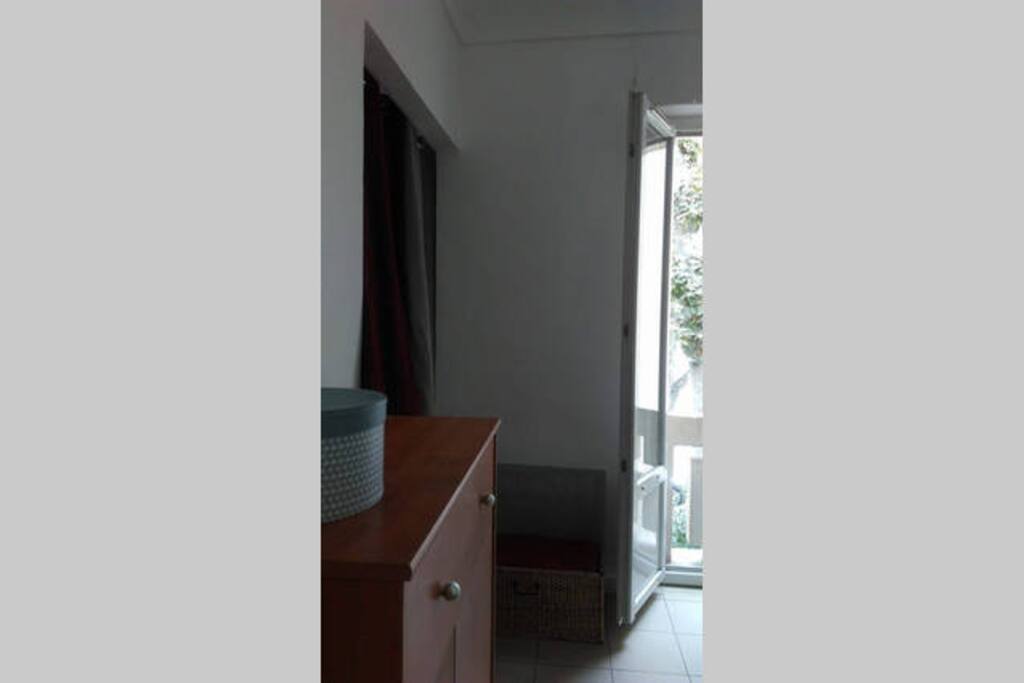 balcon de la chambre coté penderie