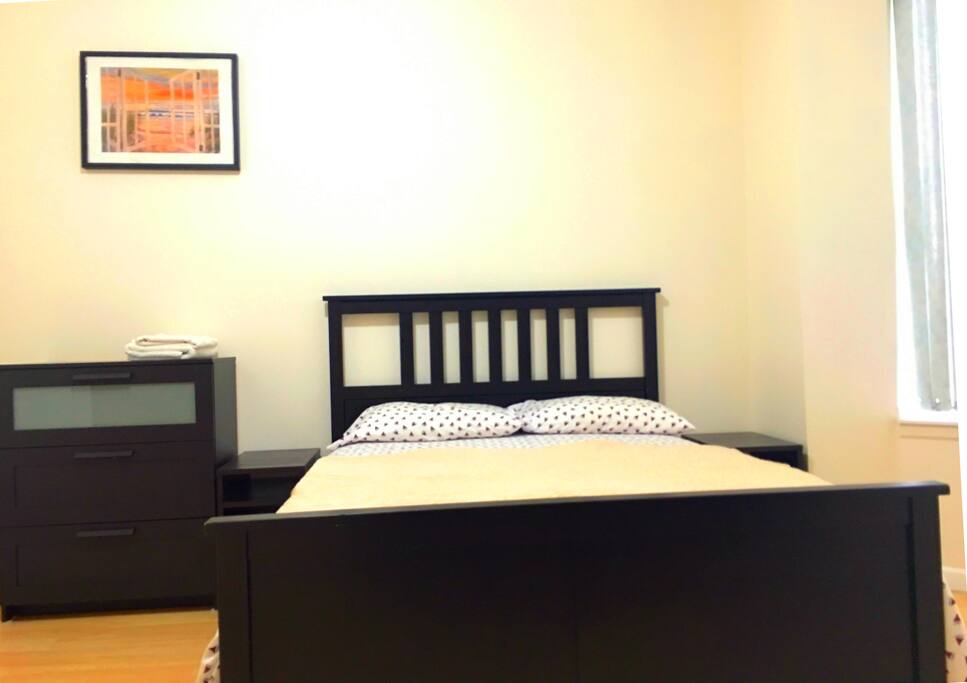 Bed, Nightstand & Chest Drawers