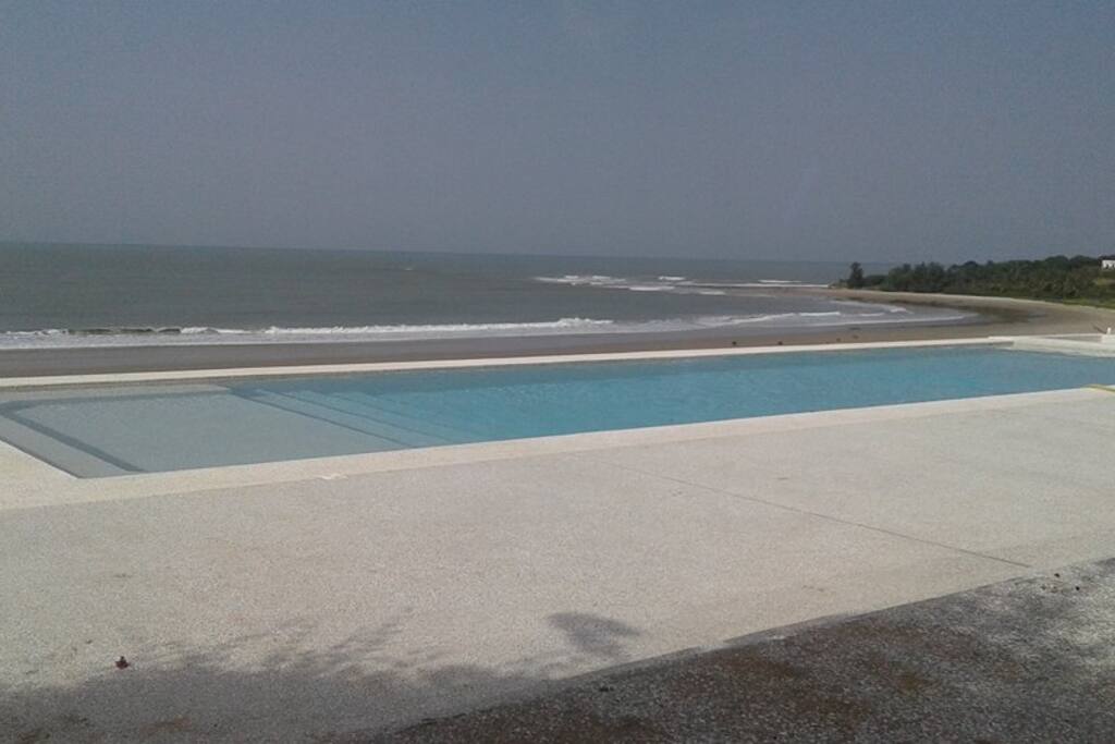 PISCINE A DEBORDEMENT