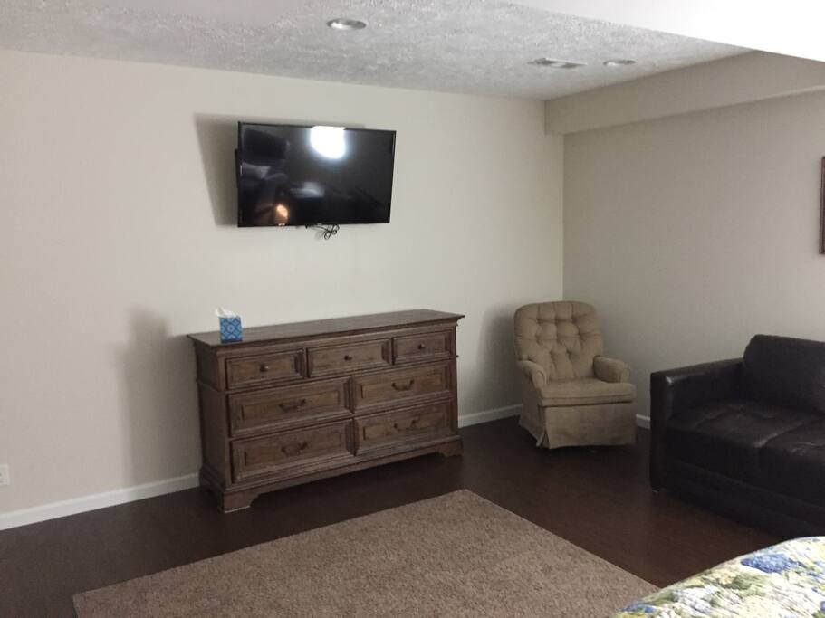 17 x 17 bedroom