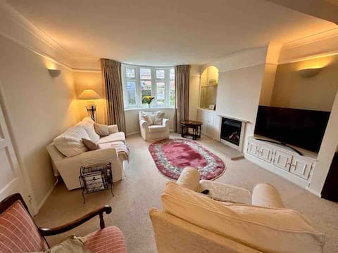 Top performing Airbnb: The Coastal Hideaway - beautiful and spacious in Weymouth