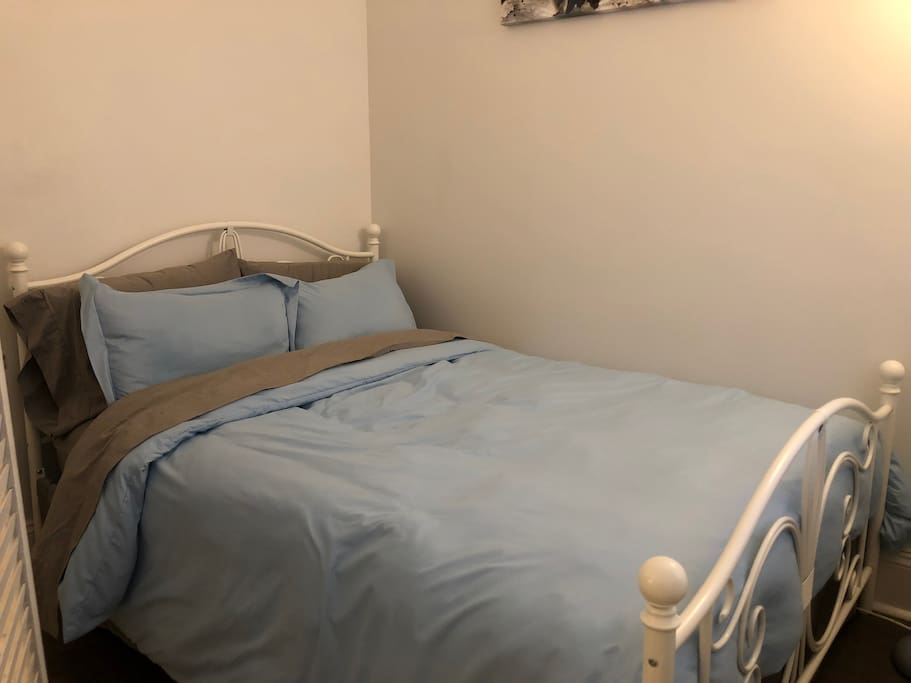 Full size bed