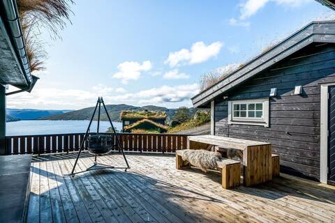 Mountain cabin with lovely views