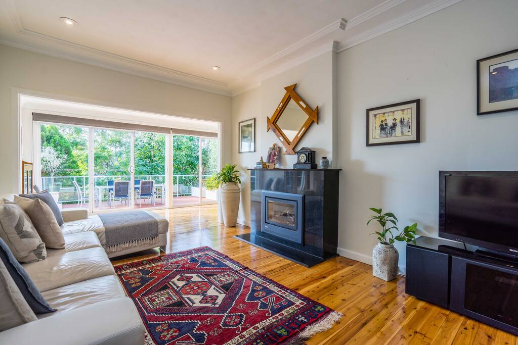 Living room (downstairs)