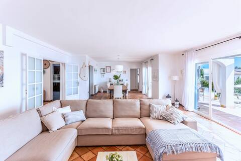Stylish villa with sea view and pool in Alcudia